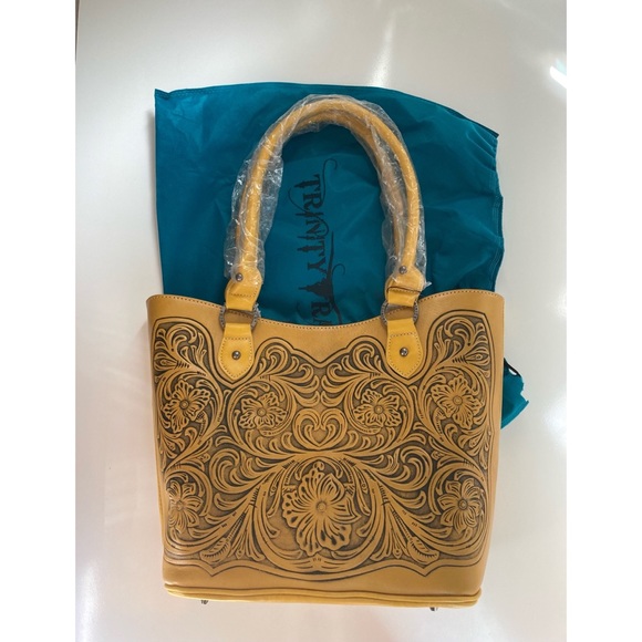 TRINITY RANCH TOOLED LEATHER PURSE - Picture 2 of 6